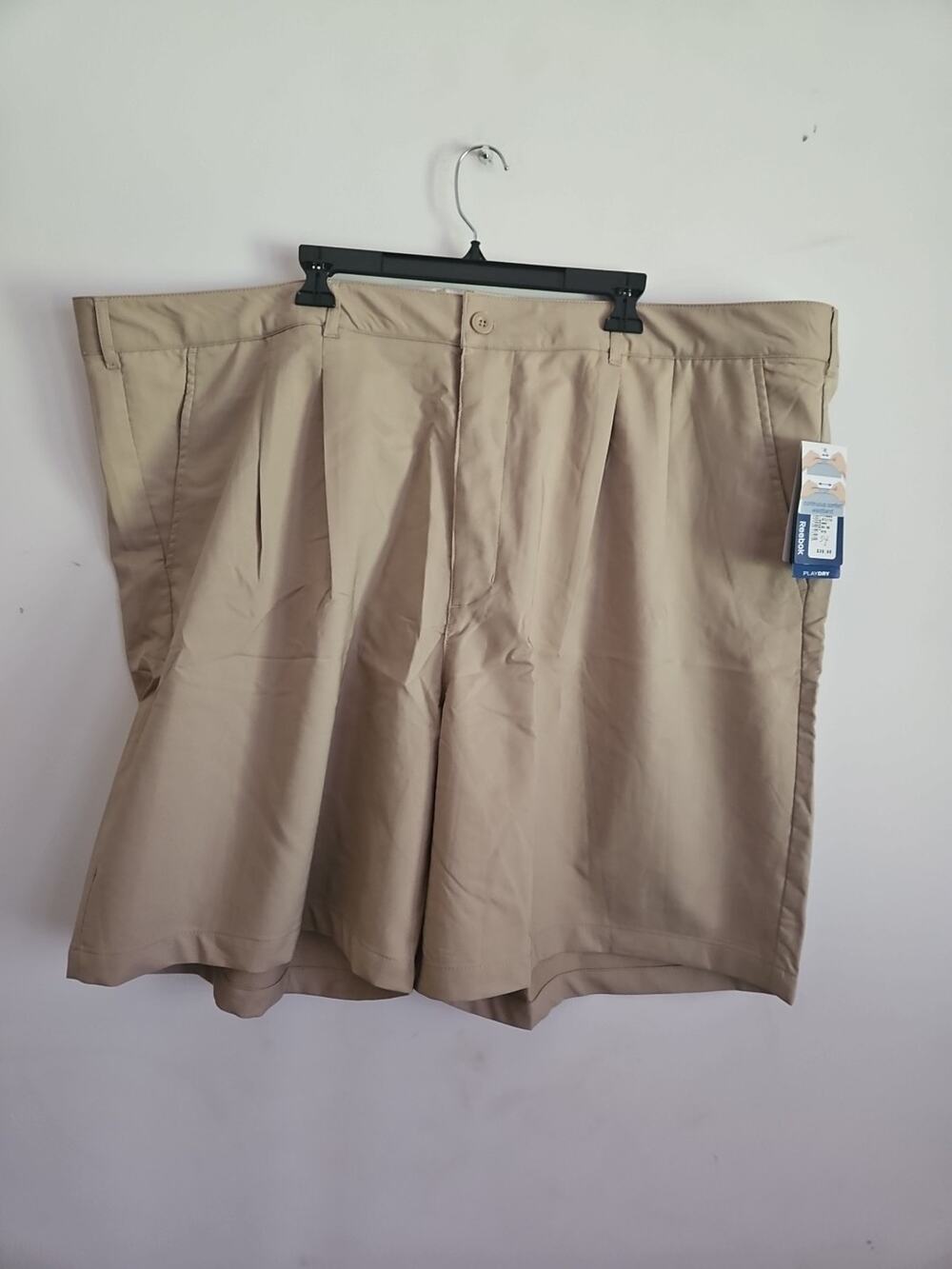 NWT Reebok Golf Shorts Mens Khakis Beige Pleated Front Lightweight 54 (52) VTG